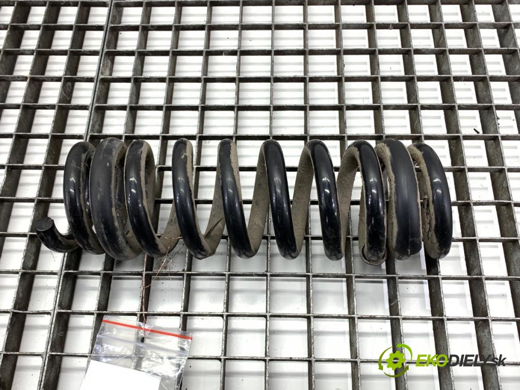 BMW F22 coupe 2017 272 kW M2 2979 pružina zadní část  (Klika dveří ostatní)