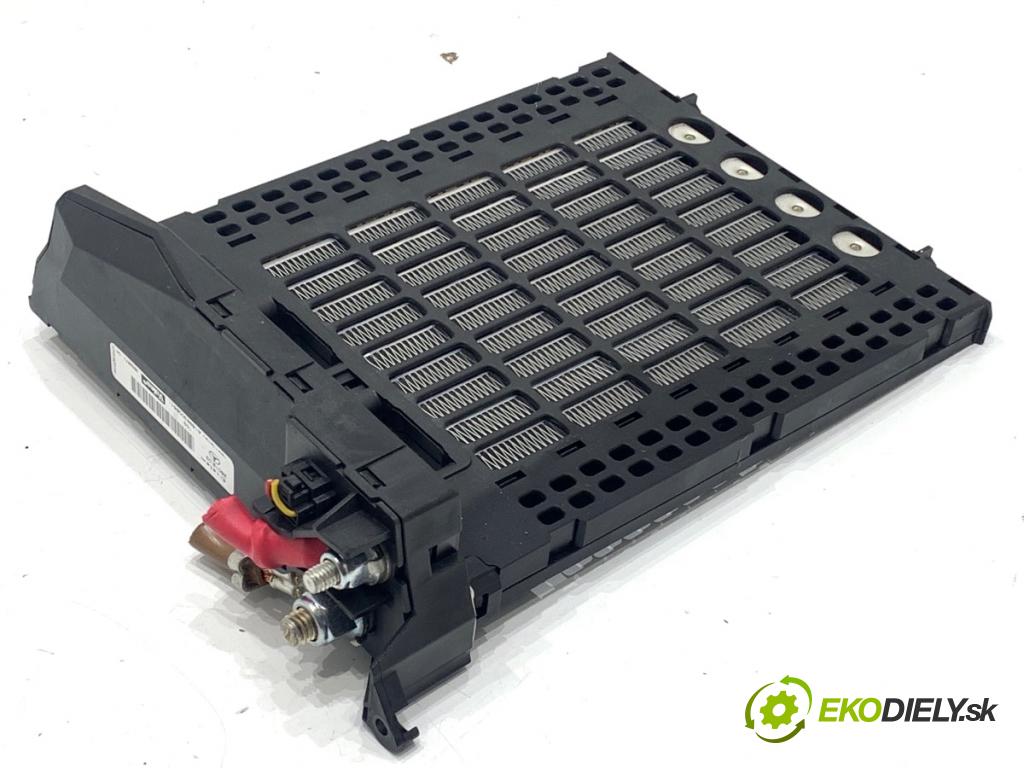 MERCEDES-BENZ W166 SUV 2013 190 kW ML 350 BlueTEC 4-matic (166.024) 2987 Výhrevné teleso, radiátor kúrenia A1698300861 (Radiátor kúrenia)