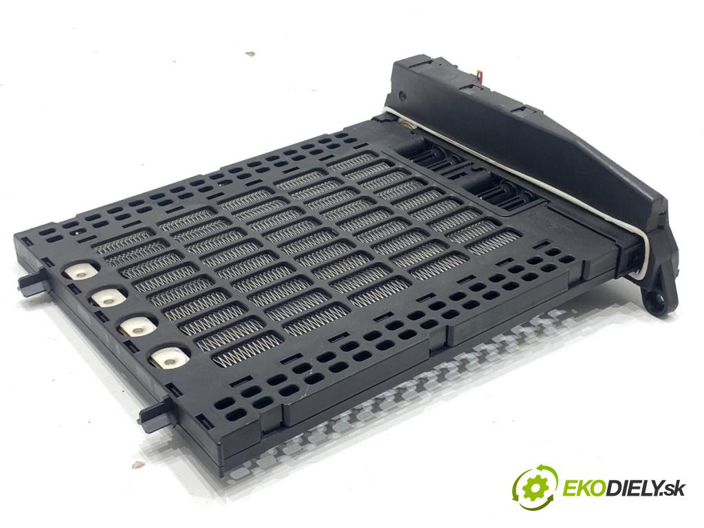 MERCEDES-BENZ W166 SUV 2013 190 kW ML 350 BlueTEC 4-matic (166.024) 2987 Výhrevné teleso, radiátor kúrenia A1698300861 (Radiátor kúrenia)