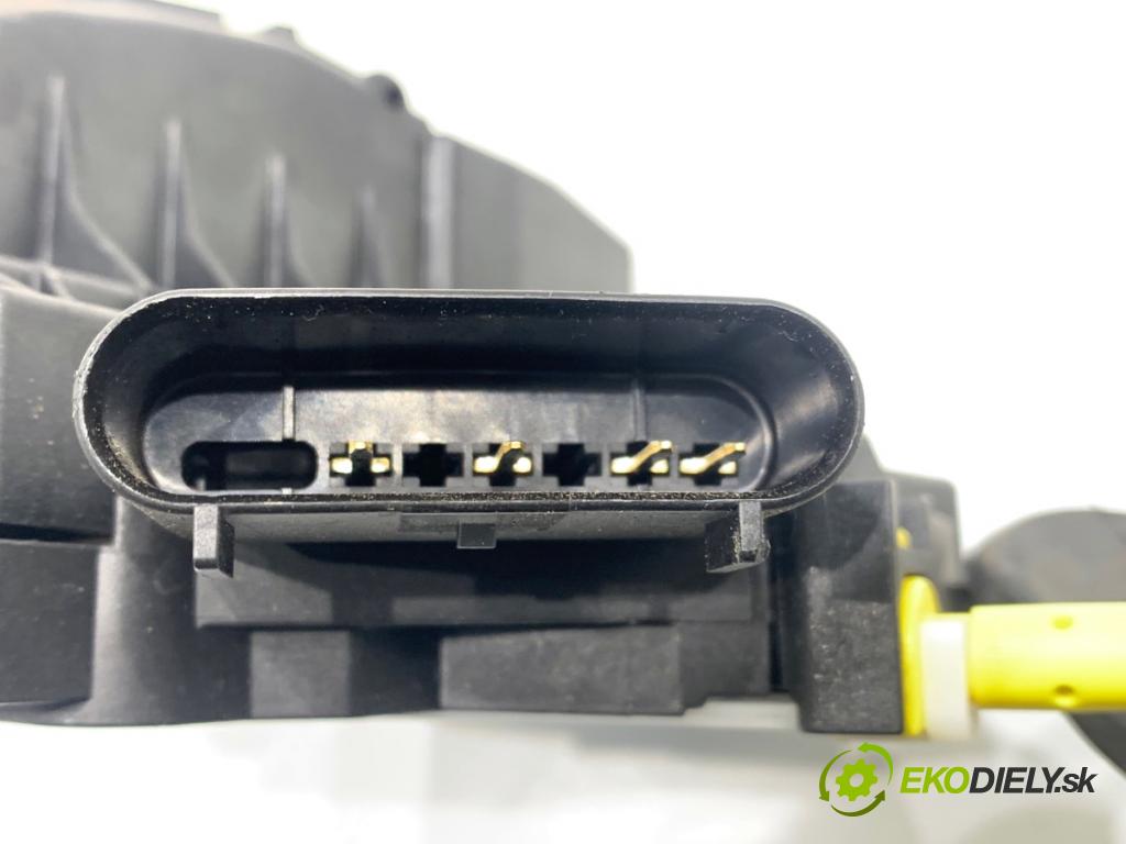 FORD ECOSPORT SUV 2018 103 kW 1.0 EcoBoost 998 zámok Dvere pravy zad GN15-A264A26-EC