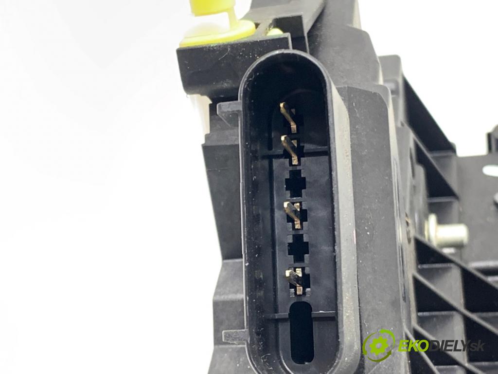 FORD ECOSPORT SUV 2018 103 kW 1.0 EcoBoost 998 zámok Dvere ľavy zad GN15-A264A27-EC