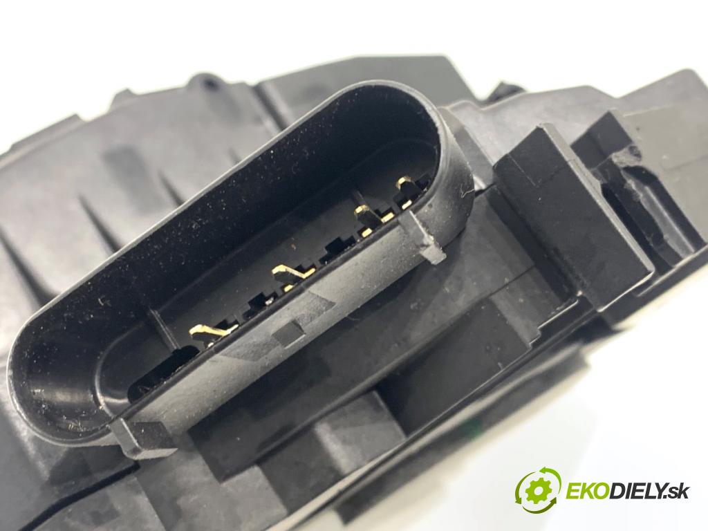 FORD ECOSPORT SUV 2018 103 kW 1.0 EcoBoost 998 zámok Dvere pravy predný GN15-A219A64-EB