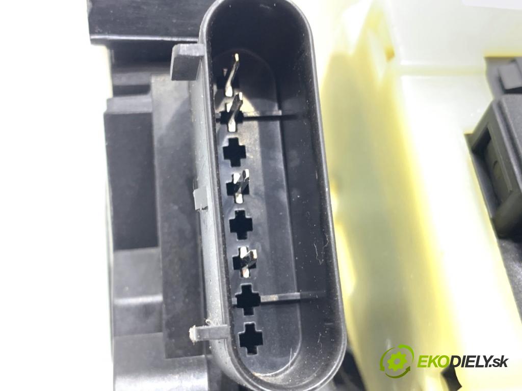 FORD ECOSPORT SUV 2018 103 kW 1.0 EcoBoost 998 zámok dverí zad GN15-A404W17-AA