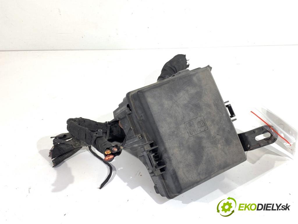 FORD ECOSPORT SUV 2018 103 kW 1.0 EcoBoost 998 skříňka poistková JN15-12A581-GHD (Pojistková skříňka)