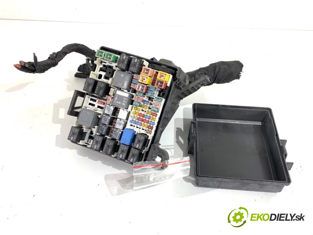 FORD ECOSPORT SUV 2018 103 kW 1.0 EcoBoost 998 skříňka poistková JN15-12A581-GHD (Pojistková skříňka)