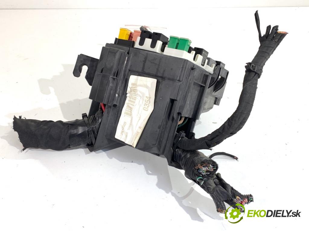 FORD ECOSPORT SUV 2018 103 kW 1.0 EcoBoost 998 skříňka poistková JN15-12A581-GHD (Pojistková skříňka)