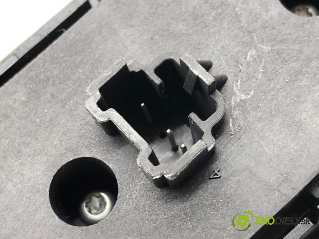 FORD ECOSPORT SUV 2018 103 kW 1.0 EcoBoost 998 přepínač oken DG9T-14540-CCW (Páčky pod volantem)