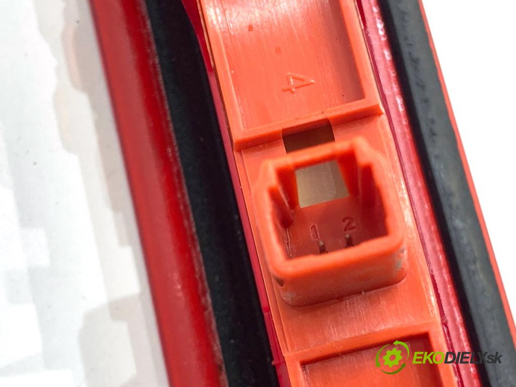 FORD ECOSPORT SUV 2018 103 kW 1.0 EcoBoost 998 světlo brzdových světel CN1513A613AD