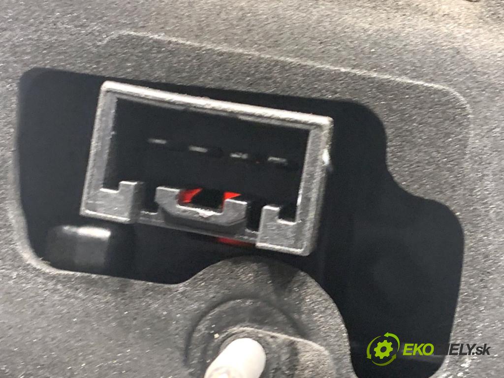 FORD ECOSPORT SUV 2018 103 kW 1.0 EcoBoost 998 Svetlo pravy zad GN1513404DD