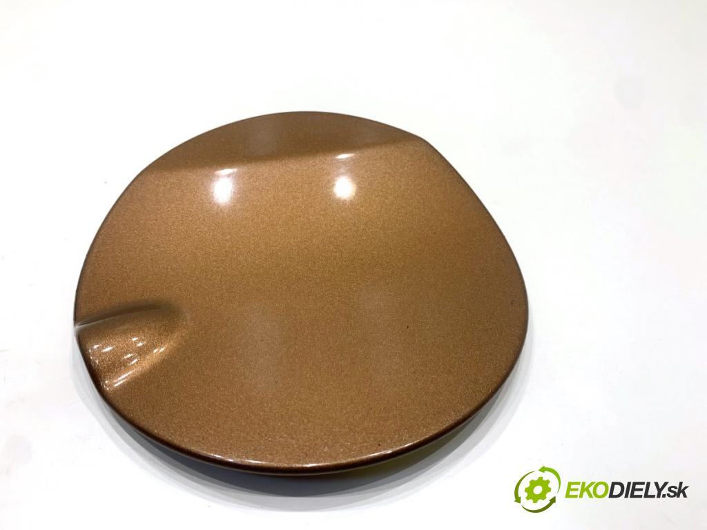 FORD ECOSPORT SUV 2018 103 kW 1.0 EcoBoost 998 Dvierka nádrže paliva CN15-N405A02-BA (Kľučka dverí ostatné)