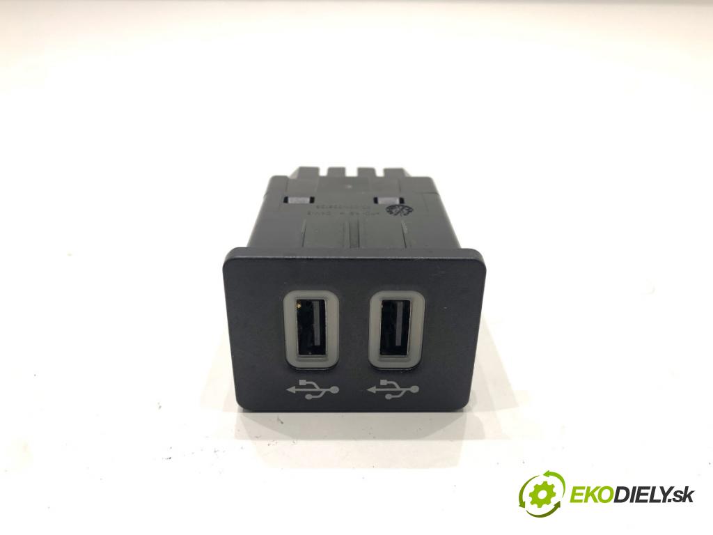 FORD ECOSPORT SUV 2018 103 kW 1.0 EcoBoost 998 HNÍZDO: USB HC3T-14F014-AC