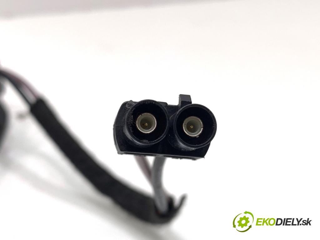 FORD ECOSPORT SUV 2018 103 kW 1.0 EcoBoost 998 ANTENA GN15-19G461-CC