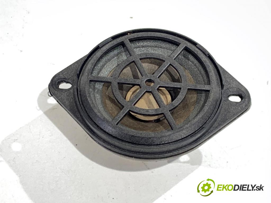 AUDI A4 B8 Kombi 2013 130 kW 2.0 TDI quattro 1968 reproduktory 8R0035397 8R0035399A