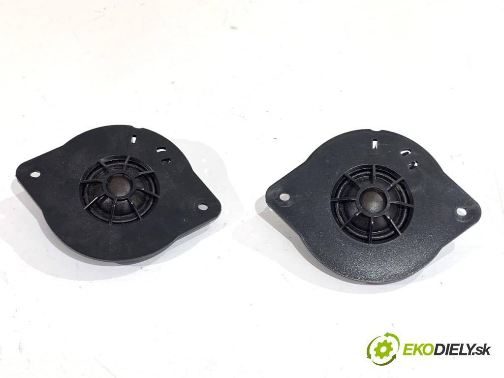 AUDI A4 B8 Kombi 2013 130 kW 2.0 TDI quattro 1968 reproduktory 8R0035397 8R0035399A