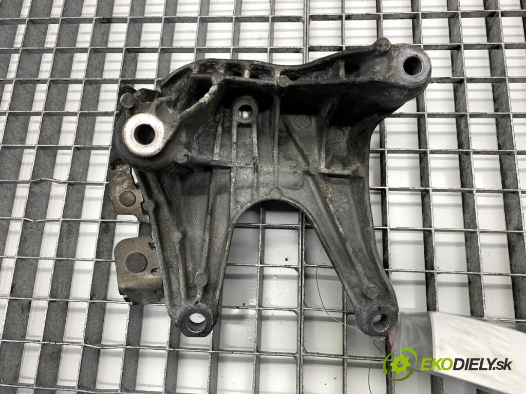 AUDI A6 C8 Kombi 2022 441 kW RS6 Mild Hybrid quattro 3996 Držiak Motor 4M0199308BF