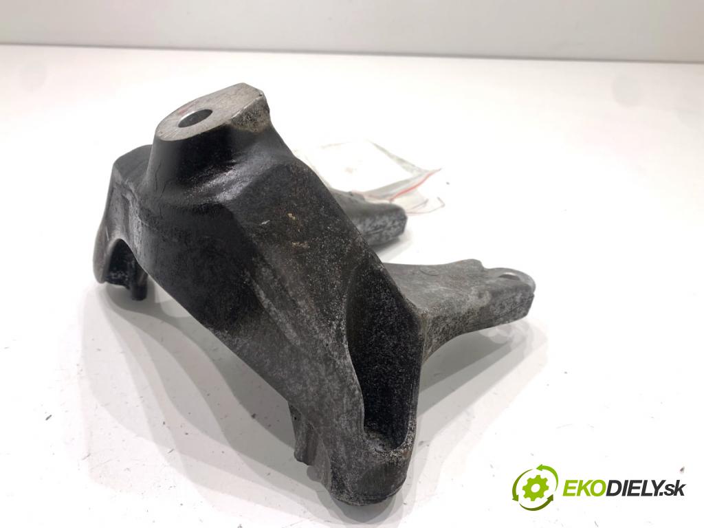 AUDI A6 C8 Kombi 2022 441 kW RS6 Mild Hybrid quattro 3996 držák motora 4M0199307BF