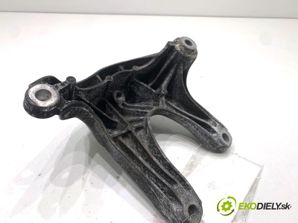 AUDI A6 C8 Kombi 2022 441 kW RS6 Mild Hybrid quattro 3996 držák motora 4M0199307BF