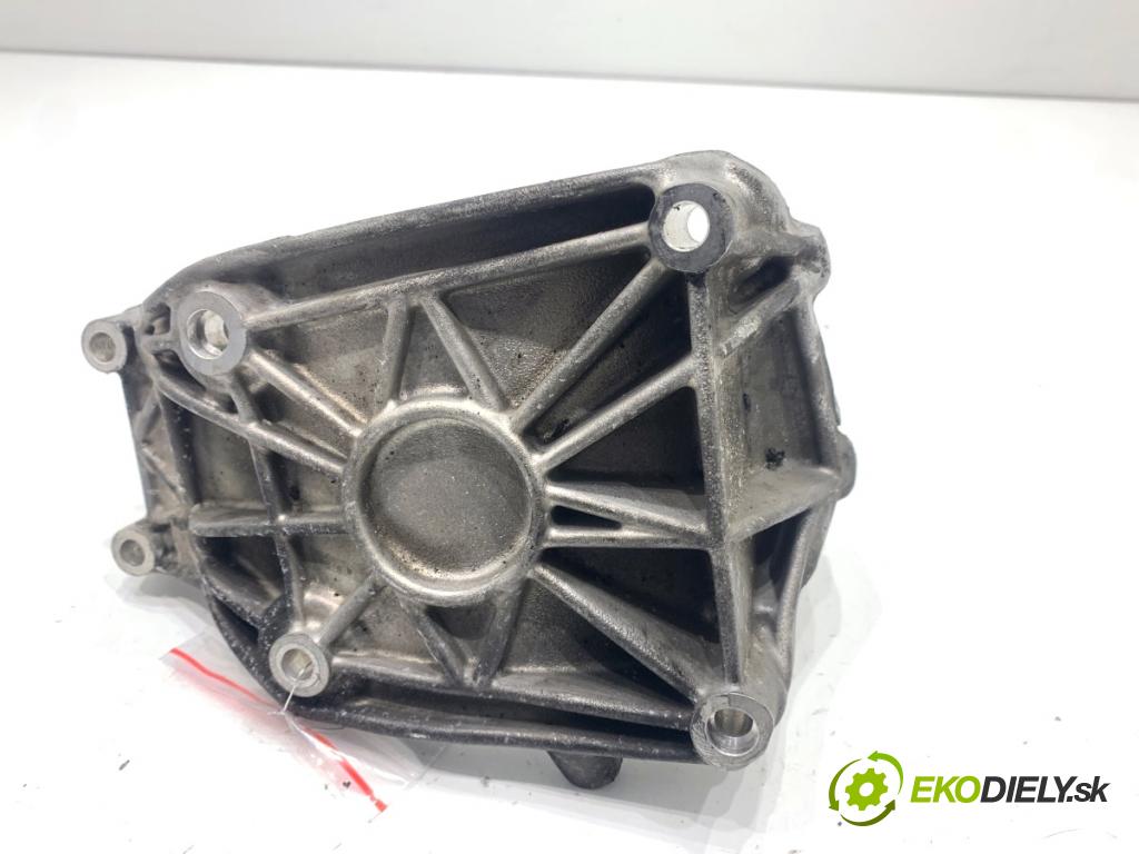 AUDI A6 C8 Kombi 2022 441 kW RS6 Mild Hybrid quattro 3996 držák uchycení alternátora 