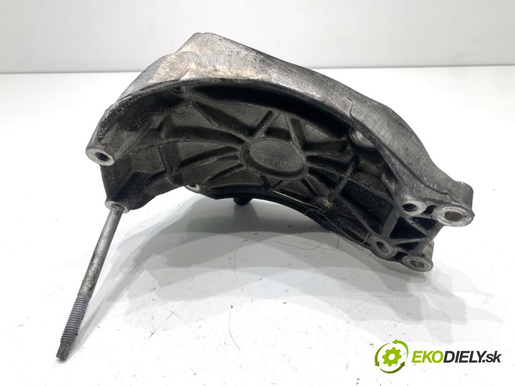 AUDI A6 C8 Kombi 2022 441 kW RS6 Mild Hybrid quattro 3996 držák uchycení alternátora