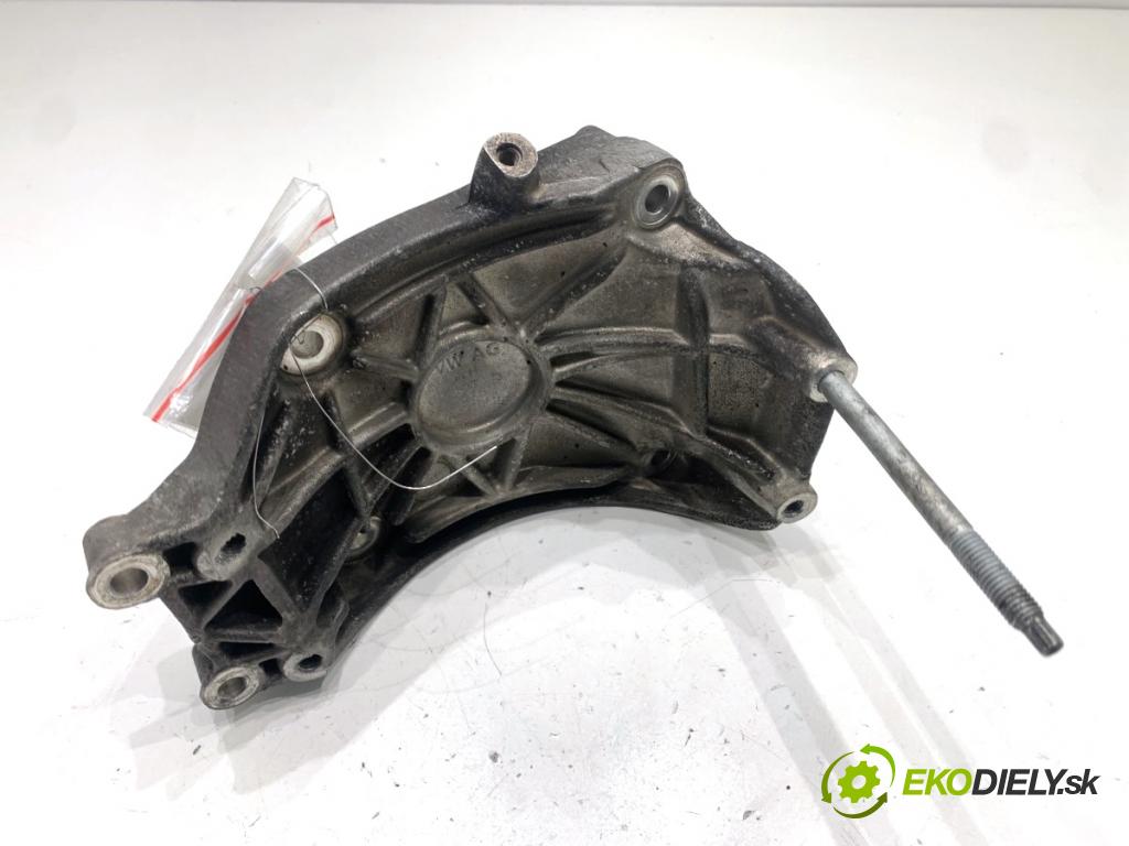 AUDI A6 C8 Kombi 2022 441 kW RS6 Mild Hybrid quattro 3996 držák uchycení alternátora