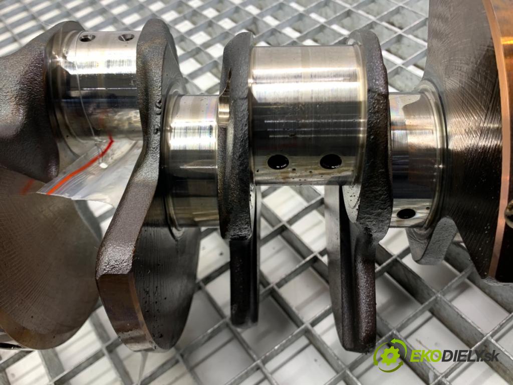 AUDI A6 C8 Kombi 2022 441 kW RS6 Mild Hybrid quattro 3996 Kardaň, hriadeľ KLIKA: 0P2105221H (Blok motora ostatné)