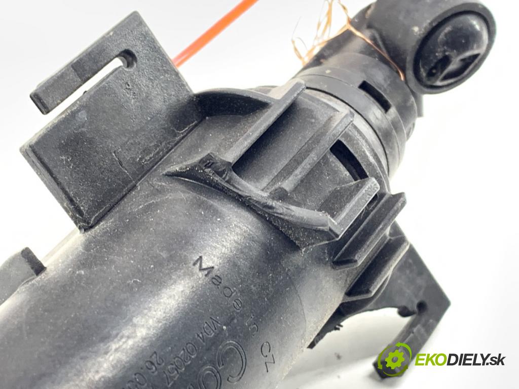 AUDI A4 B8 Kombi 2013 130 kW 2.0 TDI quattro 1968 ostřikovače světla levý přední část 8K0955101D