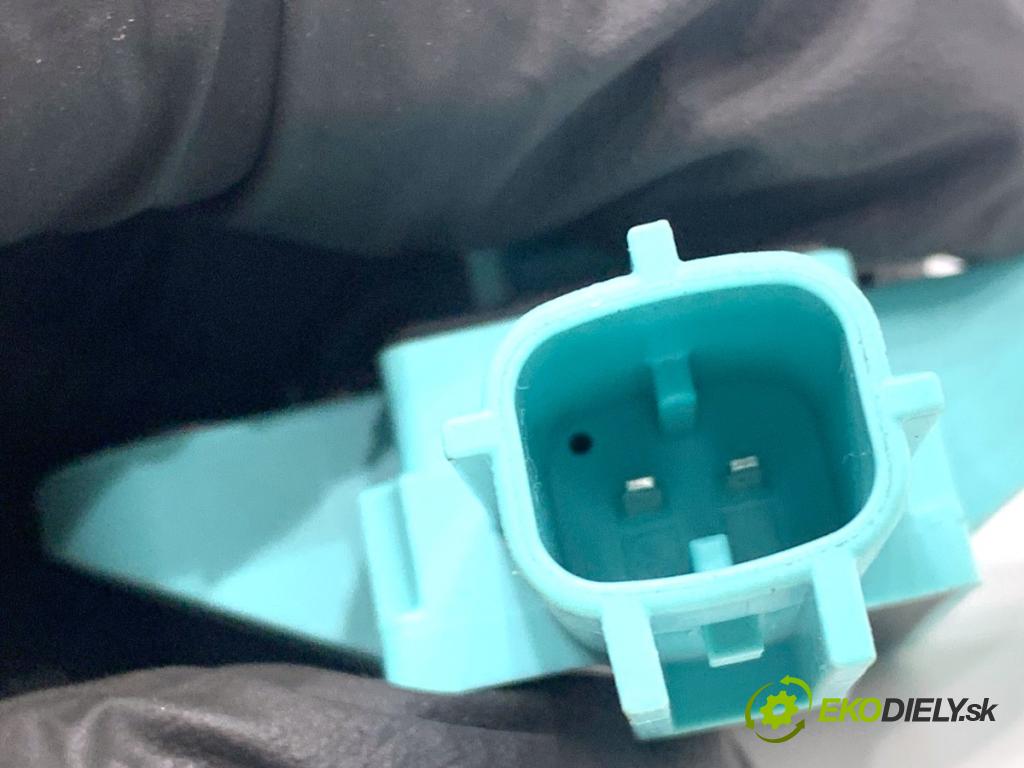 AUDI A4 B8 Kombi 2013 130 kW 2.0 TDI quattro 1968 Snímač nárazu 8K0955557C (Snímač nárazu)