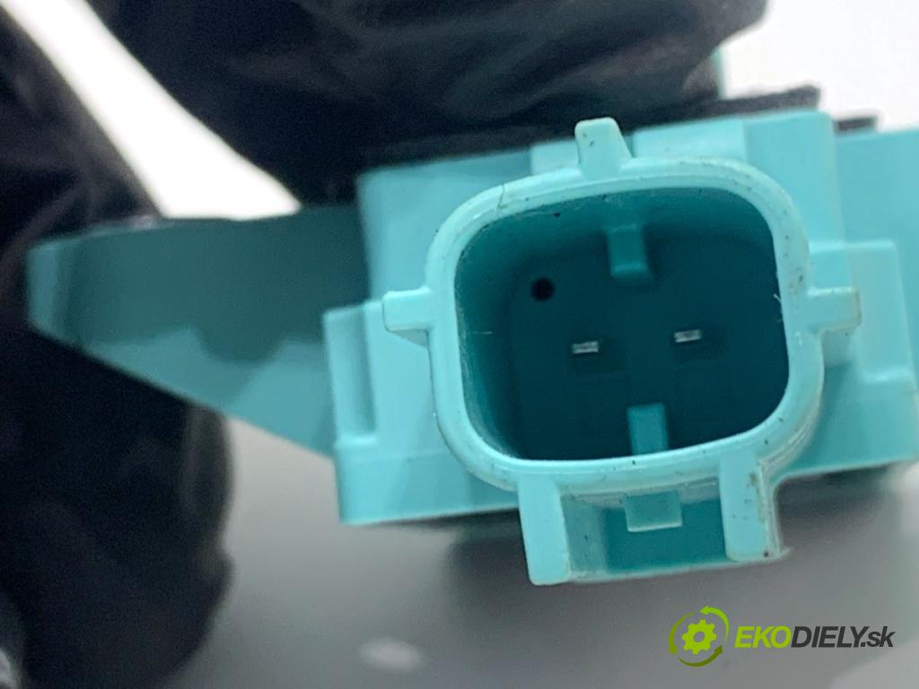 AUDI A4 B8 Kombi 2013 130 kW 2.0 TDI quattro 1968 Snímač nárazu 8K0955557C (Snímač nárazu)