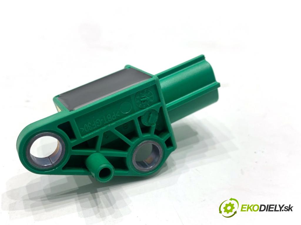 AUDI A4 B8 Kombi 2013 130 kW 2.0 TDI quattro 1968 Snímač nárazu 1K0909606C (Snímač nárazu)