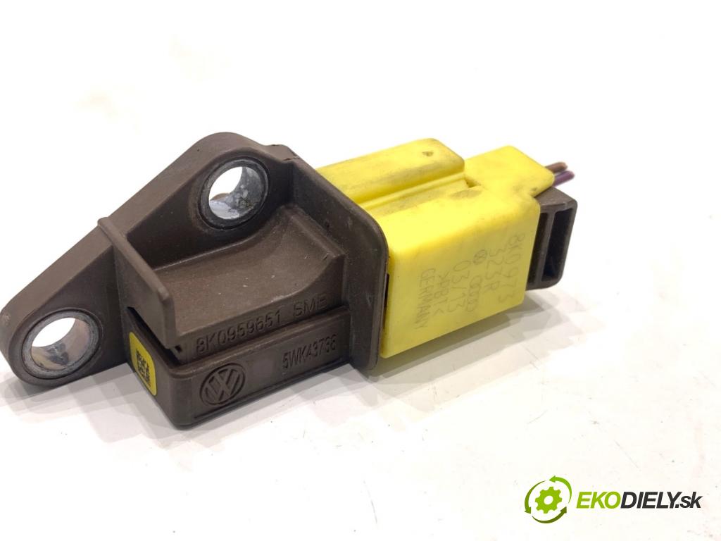 AUDI A4 B8 Kombi 2013 130 kW 2.0 TDI quattro 1968 Snímač nárazu 8K0959651 (Snímač nárazu)