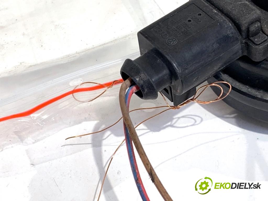 AUDI A4 B8 Kombi 2013 130 kW 2.0 TDI quattro 1968 klaksón 8T0951223