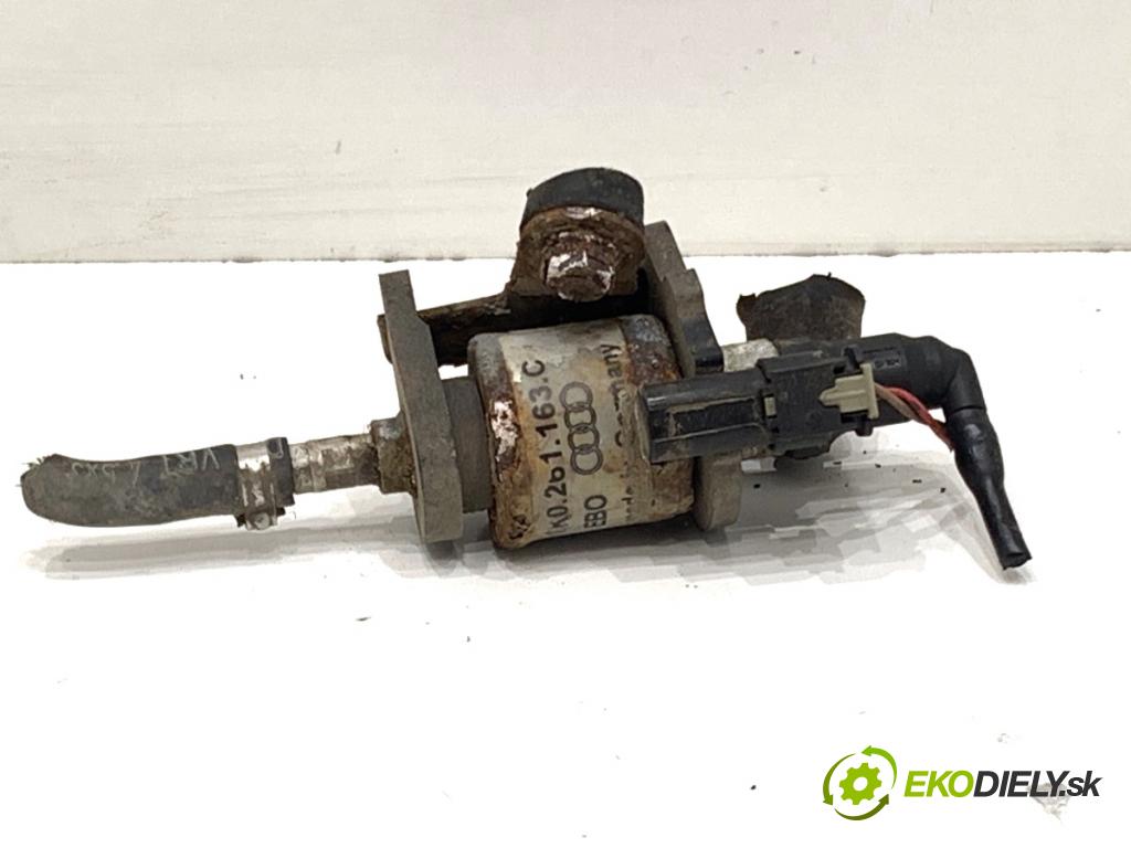 AUDI A4 B8 Kombi 2013 130 kW 2.0 TDI quattro 1968 Pumpa Webasto 8K0261163C