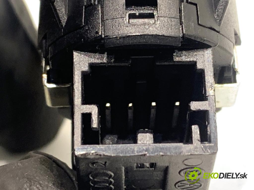 AUDI A4 B8 Kombi 2013 130 kW 2.0 TDI quattro 1968 vypínač ZAPALOVANIE: START/STOP 8K0905217A