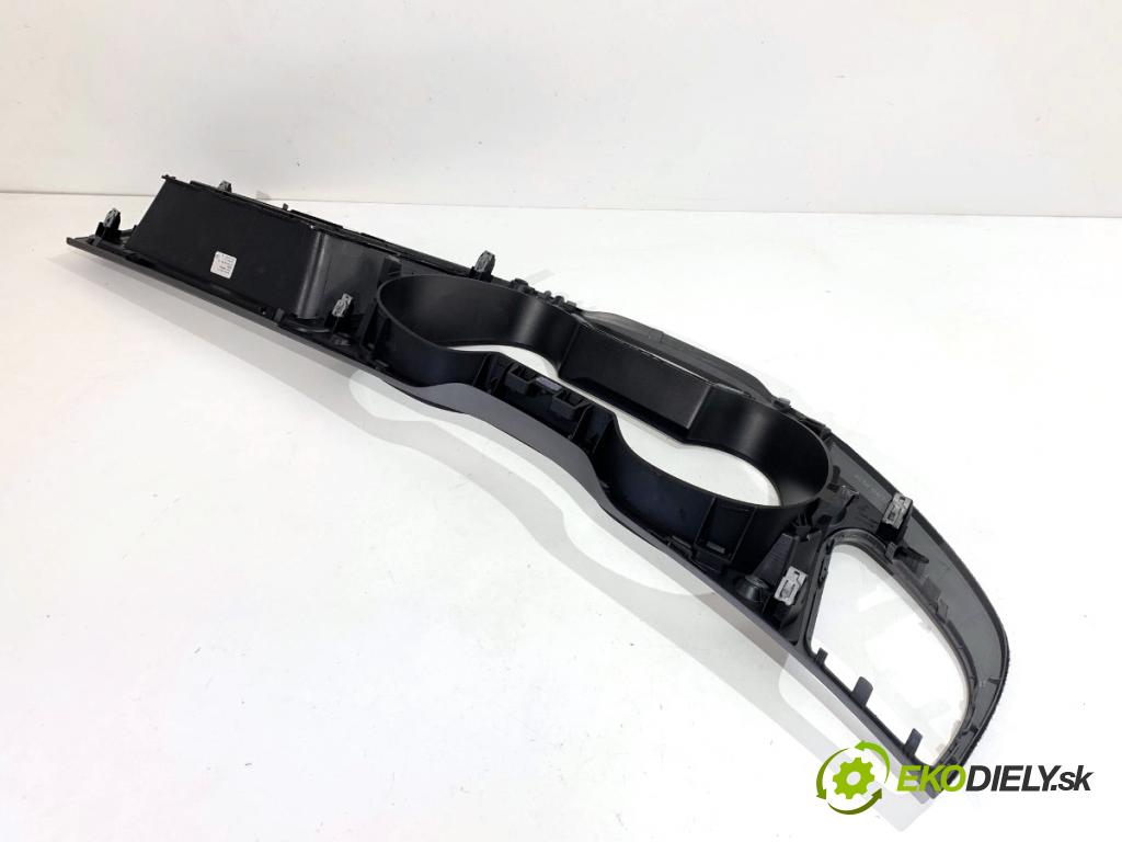 AUDI A4 B8 Kombi 2013 130 kW 2.0 TDI quattro 1968 Rámček prístrojovky 8K1857186AA