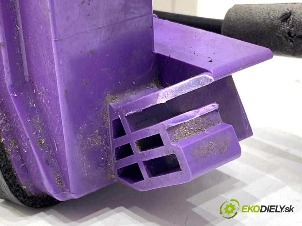 HYUNDAI i30  2024 71 kW 1.5 DPI   (1498 ccm / 71 kW / 97 KM) 1498 zámok Dvere pravy zad 81420-G3000