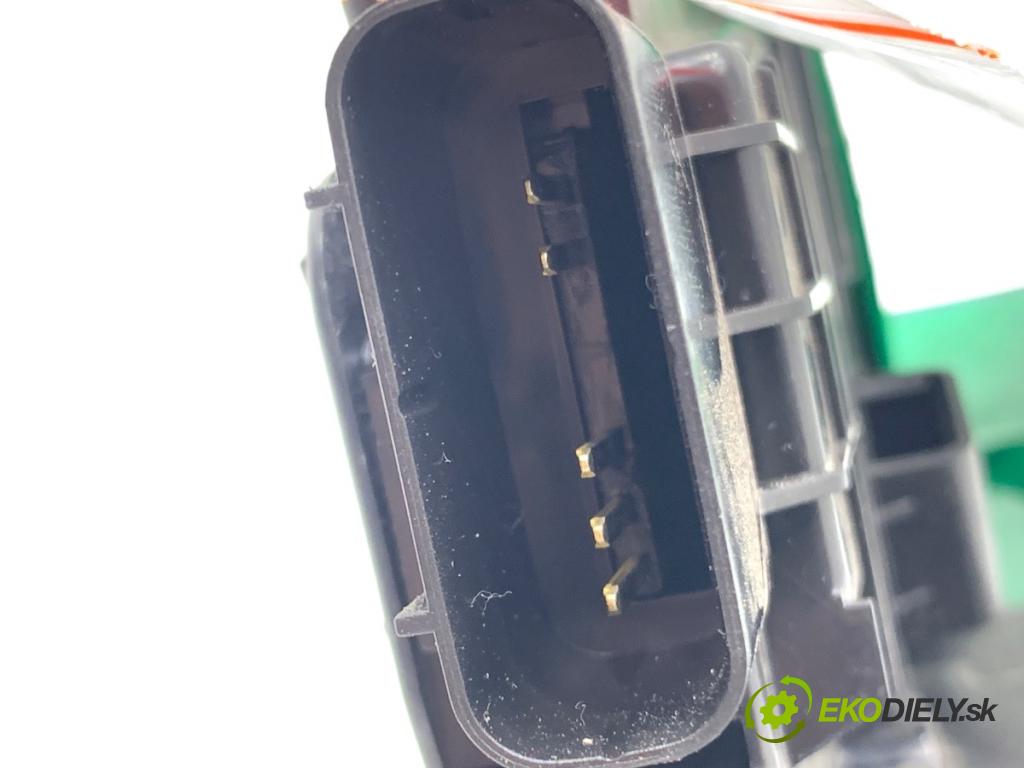 HYUNDAI i30  2024 71 kW 1.5 DPI   (1498 ccm / 71 kW / 97 KM) 1498 zámok Dvere ľavy predný 81310-G3010