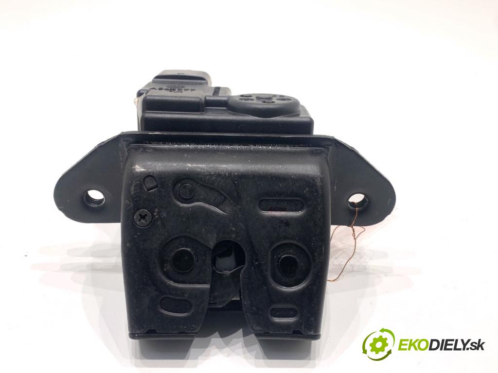 HYUNDAI i30  2024 71 kW 1.5 DPI   (1498 ccm / 71 kW / 97 KM) 1498 zámok dverí zad 81230-G3000