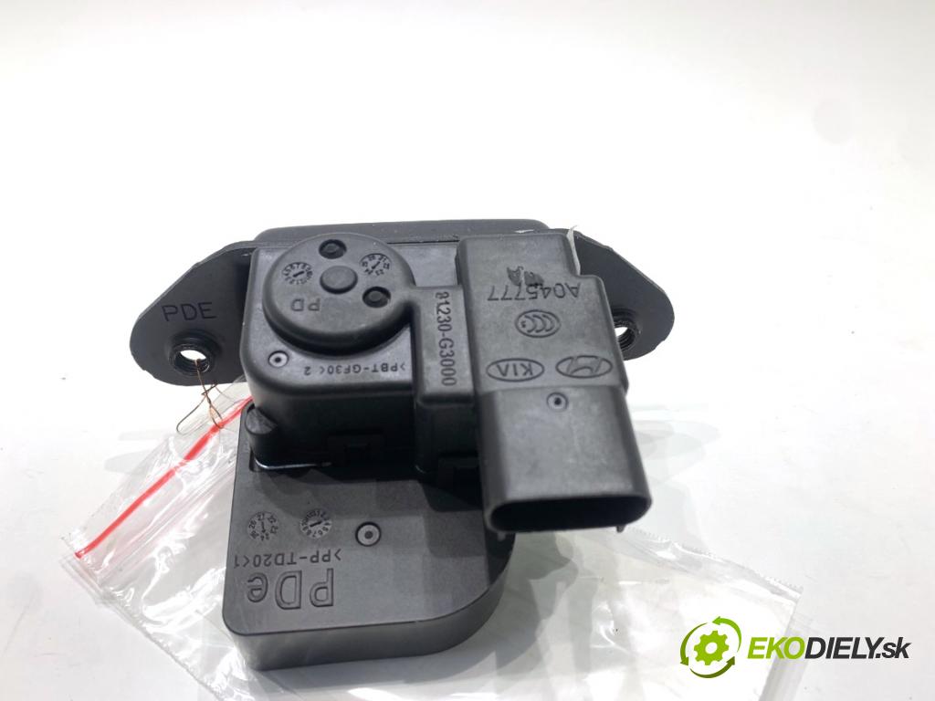 HYUNDAI i30  2024 71 kW 1.5 DPI   (1498 ccm / 71 kW / 97 KM) 1498 zámok dverí zad 81230-G3000