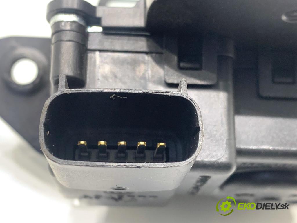 HYUNDAI i30  2024 71 kW 1.5 DPI   (1498 ccm / 71 kW / 97 KM) 1498 zámok dverí zad 81230-G3000