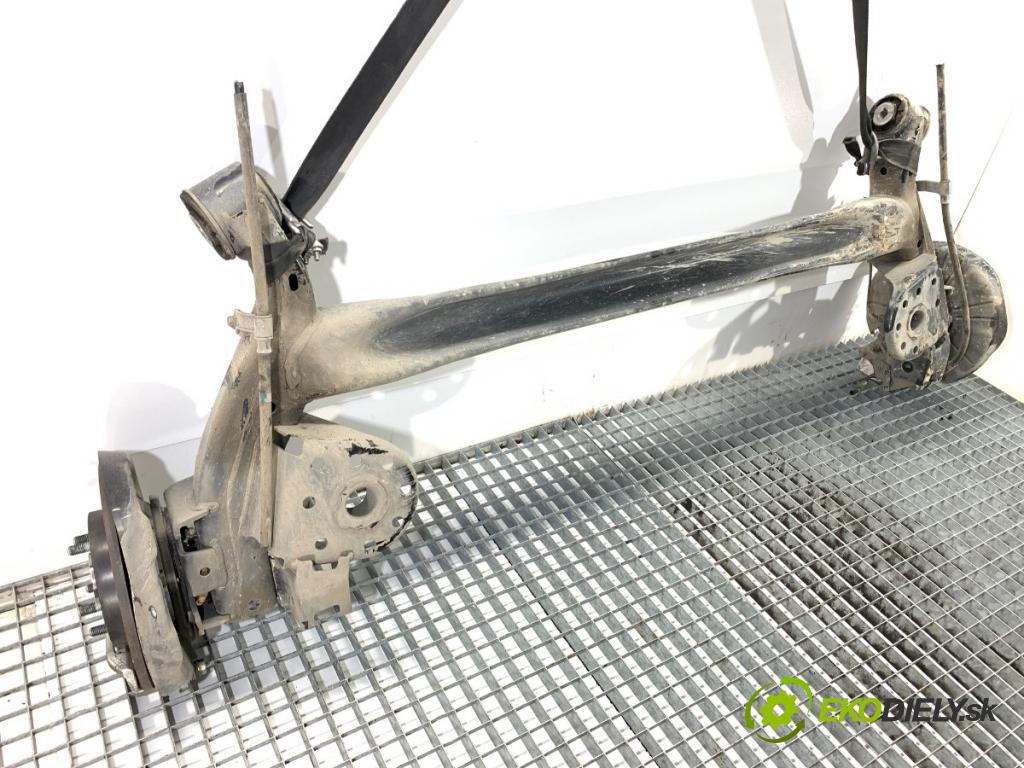 HYUNDAI i30  2024 71 kW 1.5 DPI   (1498 ccm / 71 kW / 97 KM) 1498 Výstuha zad