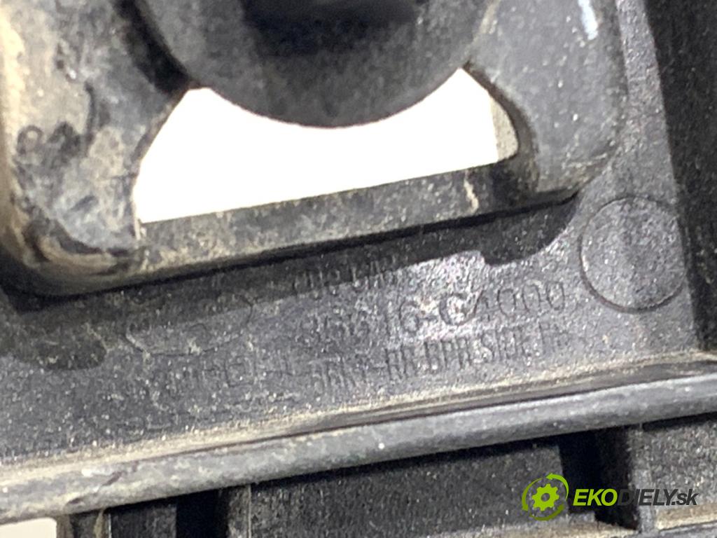 HYUNDAI i30 2024 71 kW 1.5 DPI (1498 ccm / 71 kW / 97 KM) 1498 úchyt nárazníka pravý zadní část 86616-G4000