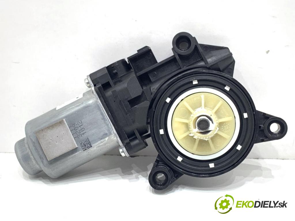 HYUNDAI i30  2024 71 kW 1.5 DPI   (1498 ccm / 71 kW / 97 KM) 1498 motor sťahovaní okna pravý přední část 82460-G3000