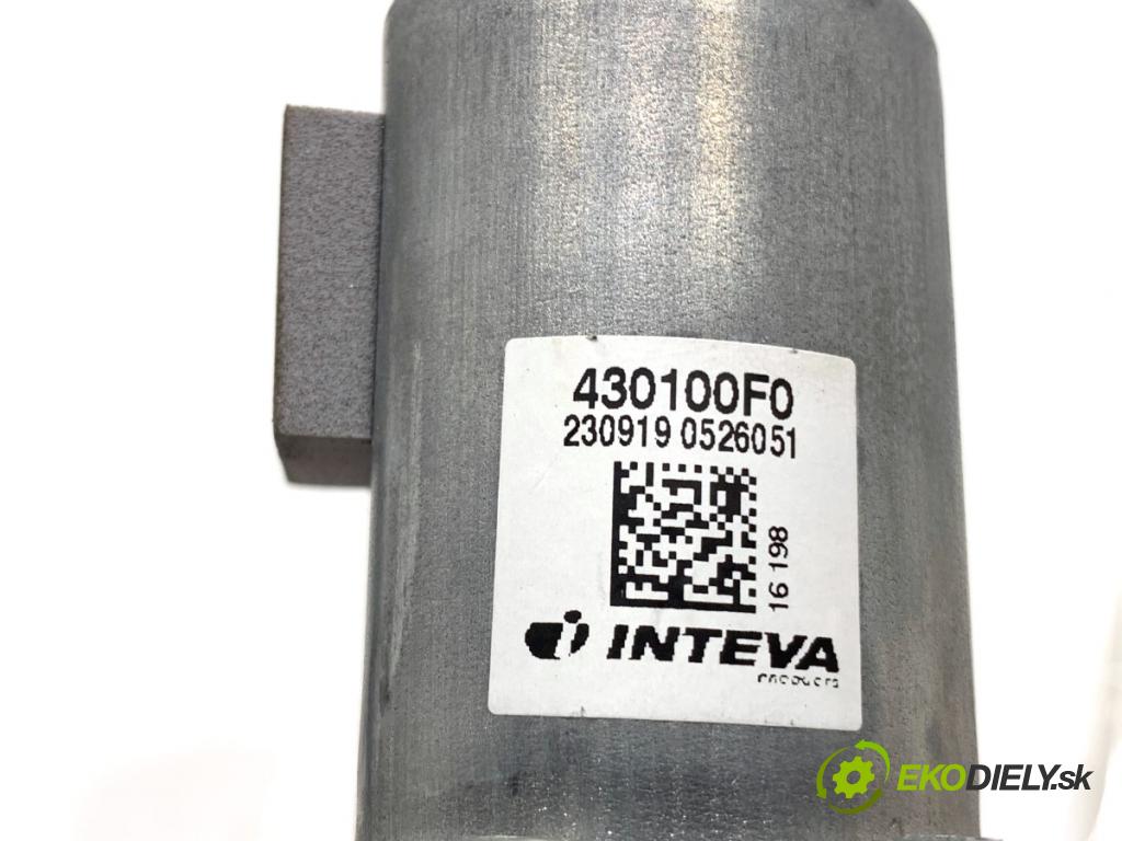 HYUNDAI i30  2024 71 kW 1.5 DPI   (1498 ccm / 71 kW / 97 KM) 1498 motor sťahovaní okna pravý přední část 82460-G3000