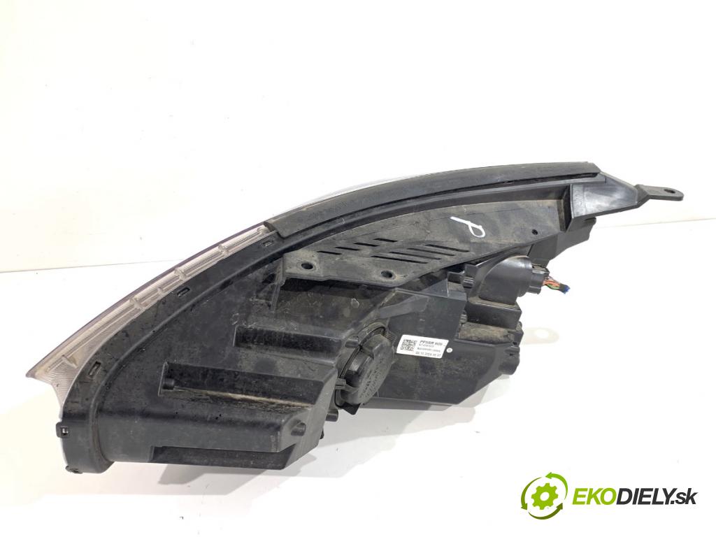 HYUNDAI i30  2024 71 kW 1.5 DPI   (1498 ccm / 71 kW / 97 KM) 1498 světlomet pravý přední část 92102G4600