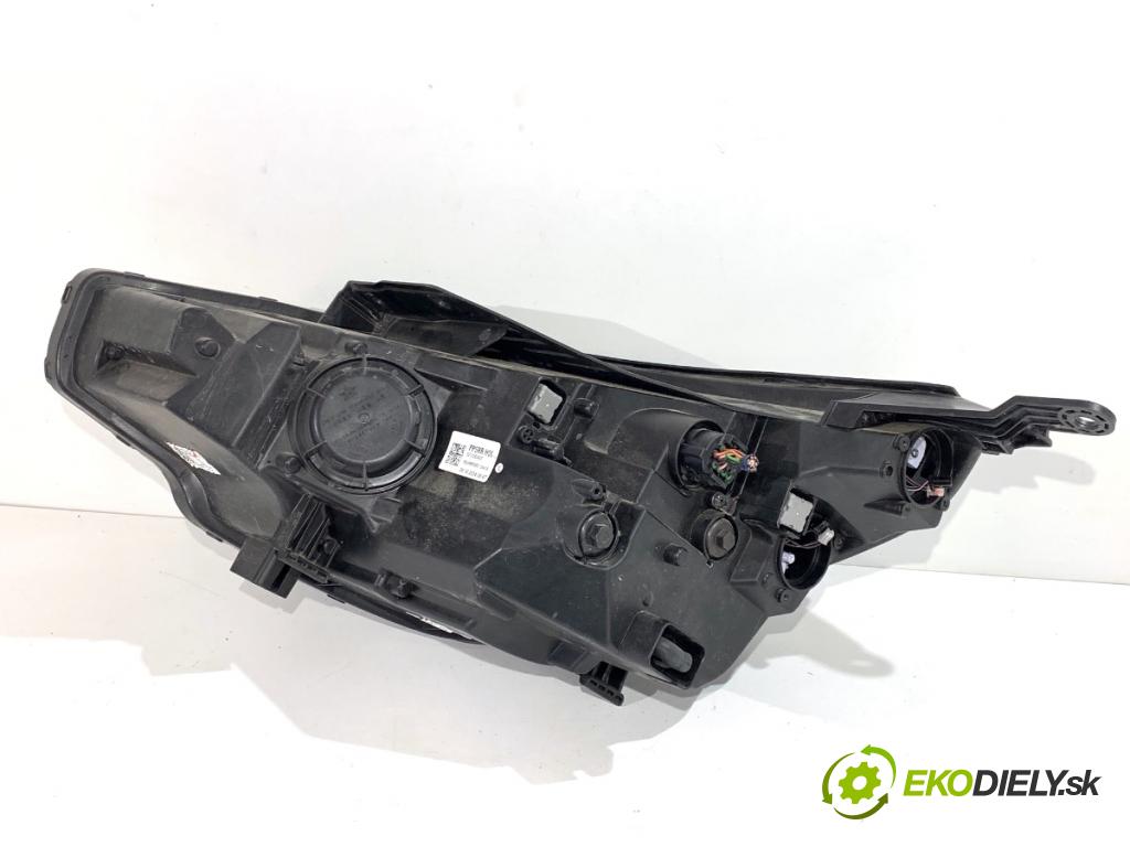 HYUNDAI i30  2024 71 kW 1.5 DPI   (1498 ccm / 71 kW / 97 KM) 1498 světlomet pravý přední část 92102G4600