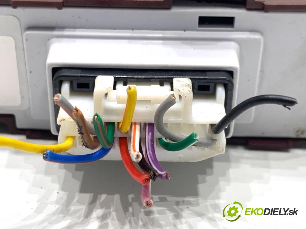 HYUNDAI i30  2024 71 kW 1.5 DPI   (1498 ccm / 71 kW / 97 KM) 1498 přepínač ohřívání sedačky 93300G4230 (Páčky pod volantem)