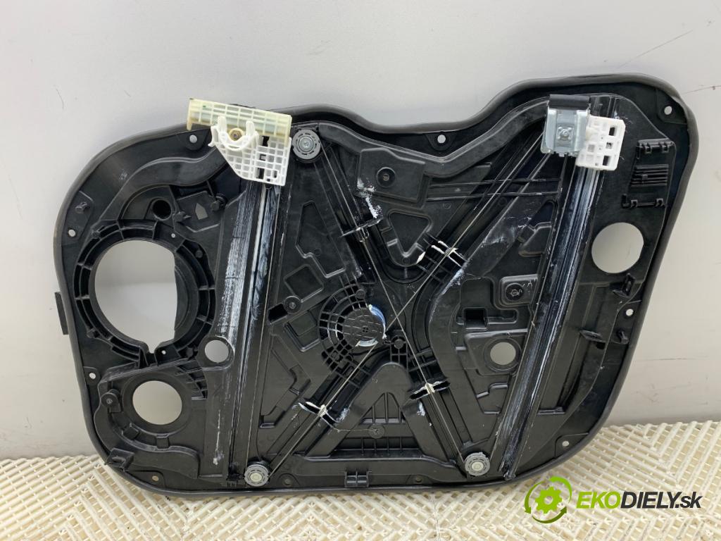 HYUNDAI i30  2024 71 kW 1.5 DPI   (1498 ccm / 71 kW / 97 KM) 1498 mechanismus okna levý přední část