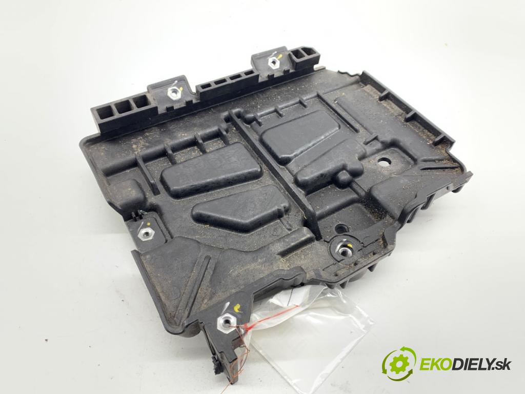 HYUNDAI i30  2024 71 kW 1.5 DPI   (1498 ccm / 71 kW / 97 KM) 1498 Obal akumulátora 37150-G4000