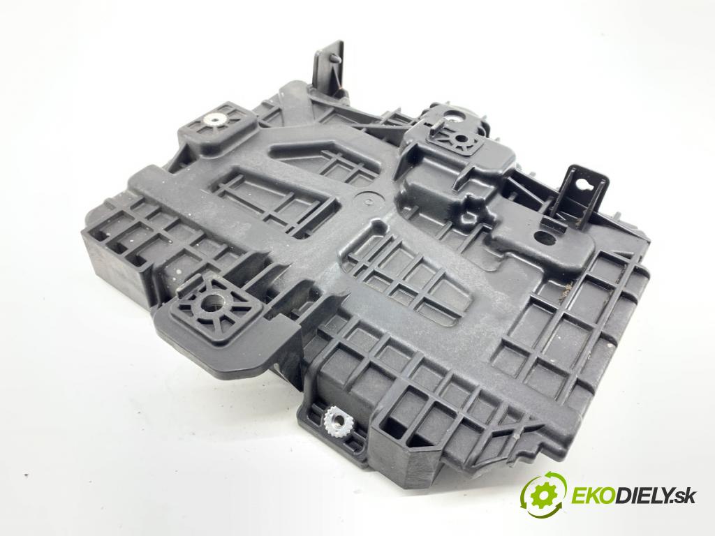 HYUNDAI i30  2024 71 kW 1.5 DPI   (1498 ccm / 71 kW / 97 KM) 1498 Obal akumulátora 37150-G4000