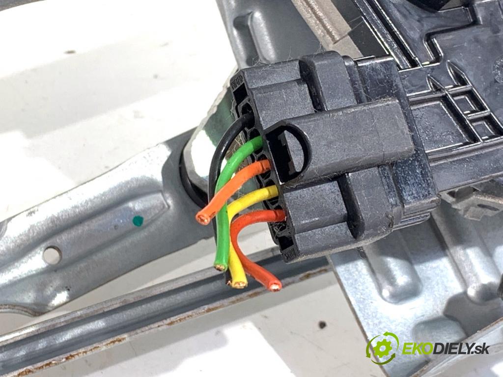 HYUNDAI i30  2024 71 kW 1.5 DPI   (1498 ccm / 71 kW / 97 KM) 1498 mechanismus stěračů přední část 98100-G3000 (Motorek stěračů přední)